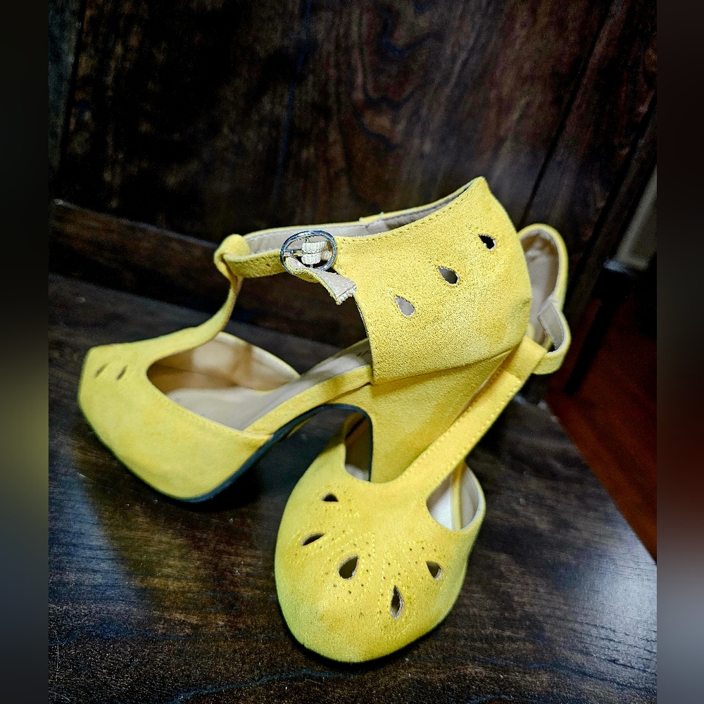 Yellow Vintage Mary Jane Heels with Medium Heel